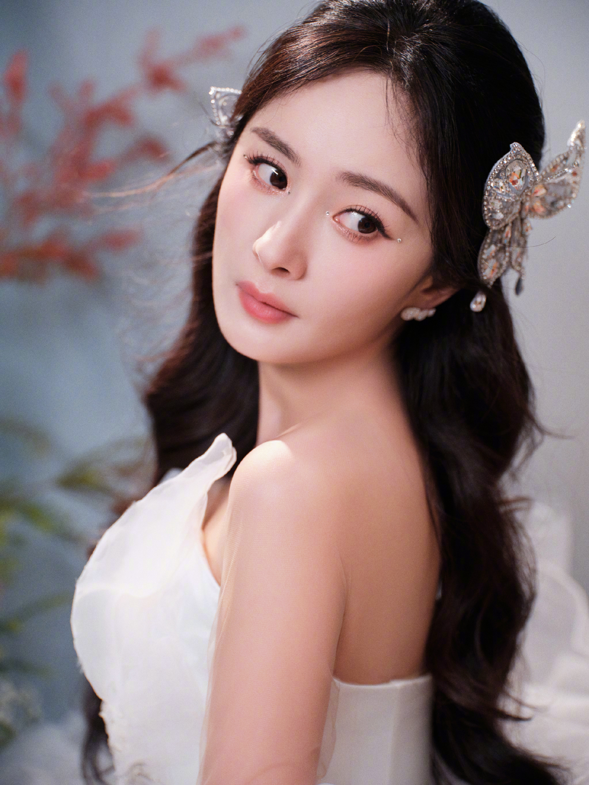 002ZLx3Bly1hx4am81txsj63dc4hs7wo02.jpg 杨幂跨年演唱会/壹号娱乐